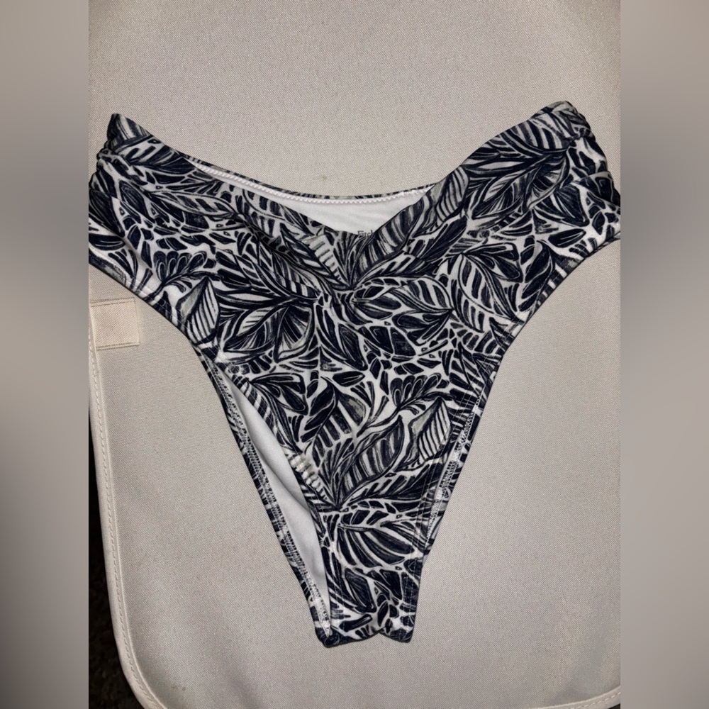 Abercrombie & Fitch Leafy Print Women's Bikini Bottom - High Cut & Waisted